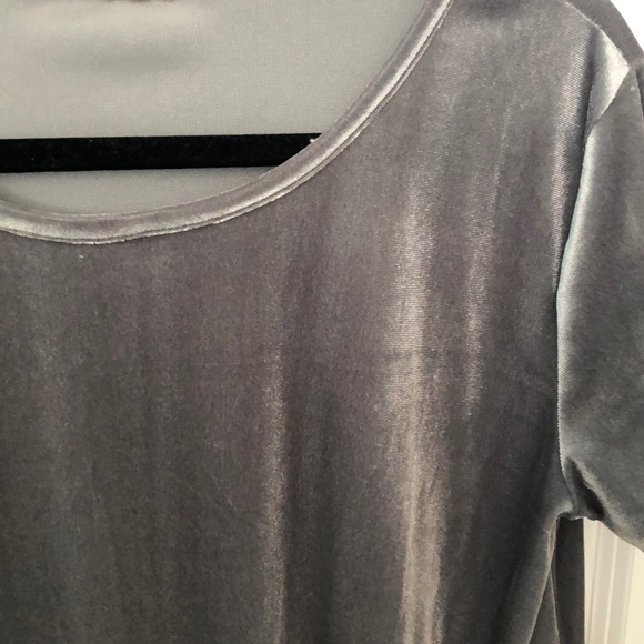 Boutique velvet ruffle top - Picture 3 of 3